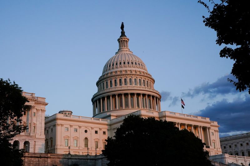 &copy; Reuters. O edifício do Capitólio visto durante o pôr do sol em Washington, EUA, 30 de setembro de 2021. REUTERS/Elizabeth Frantz