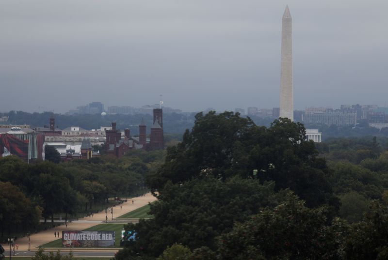 &copy; Reuters. Pedestrians are seen on the National Mall in a view looking toward the Washington Monument from the U.S. Capitol, where Senate Democrats planned a third attempt to get Republicans to help raise the federal government's borrowing authority, in Washington, 