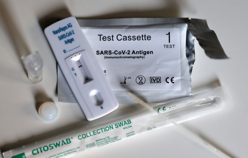 &copy; Reuters. FILE PHOTO: A used coronavirus disease (COVID-19) rapid test with negative result is pictured during pandemic lockdown, in Berlin, Germany, March 31, 2021. REUTERS/Fabrizio Bensch/File Photo