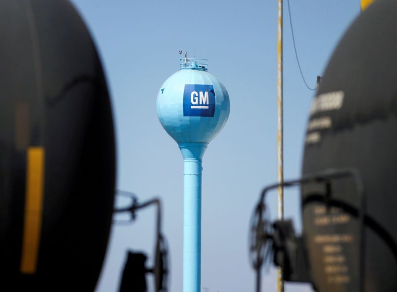 &copy; Reuters. FILE PHOTO: The GM logo is seen on a water tank of the General Motors assembly plant in Ramos Arizpe, in Coahuila state, Mexico February 11, 2021. REUTERS/Daniel Becerril/File Photo