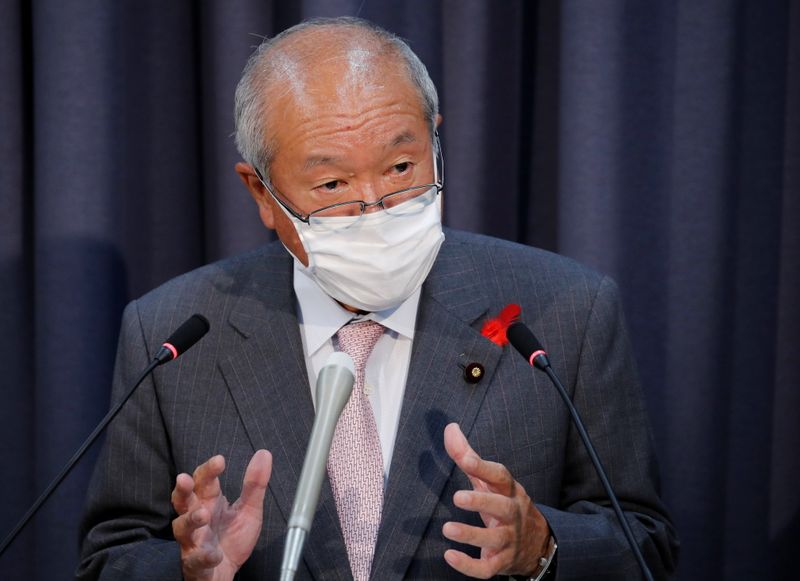 &copy; Reuters. FILE PHOTO: Japan's new Finance Minister Shunichi Suzuki wearing a protective mask, amid the coronavirus disease (COVID-19) outbreak, speaks at a news conference in Tokyo, Japan, October 5, 2021. REUTERS/Kim Kyung-Hoon