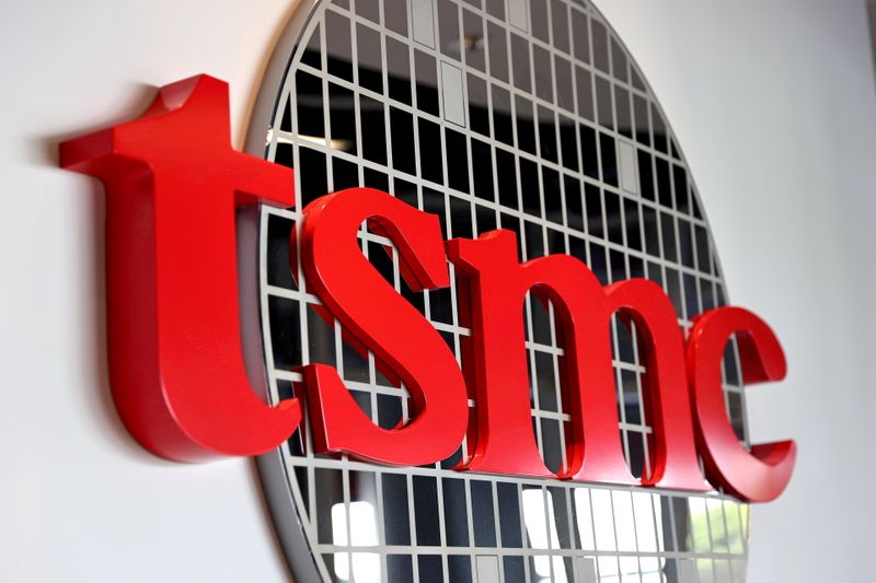 &copy; Reuters. FILE PHOTO: The logo of Taiwan Semiconductor Manufacturing Co (TSMC) is pictured at its headquarters, in Hsinchu, Taiwan, Jan. 19, 2021. REUTERS/Ann Wang//File Photo