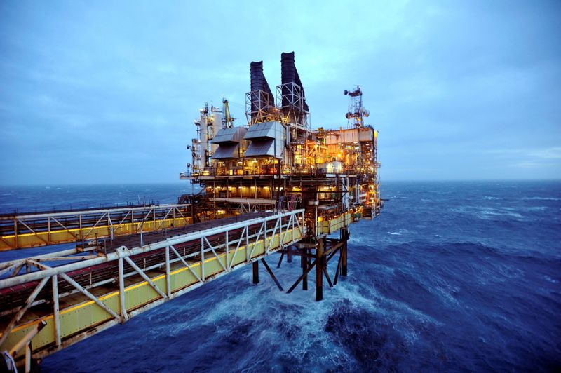 &copy; Reuters. Imagen de archivo de una sección de la plataforma petrolera Proyecto del Área del Canal Este (ETAP, por su sigla en inglés) de BP en el Mar del Norte, a unas 100 millas al este de Aberdeen, Escocia. 24 de febrero, 2014. REUTERS/Andy Buchanan