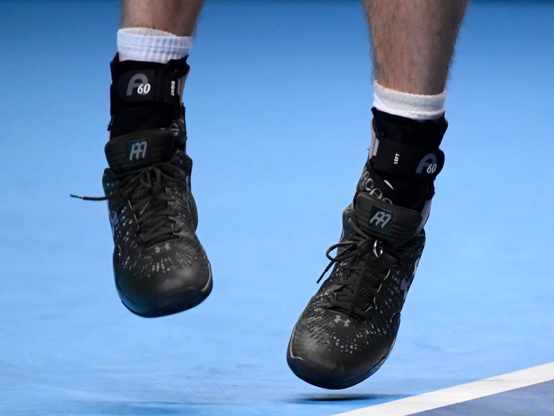 &copy; Reuters. Tênis de Andy Murray com aliança presa a um dos cadarços
18/11/2016
Toby Melville Livepic