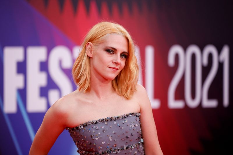 &copy; Reuters. Actress Kristen Stewart arrives at the premiere for "Spencer" during the BFI film festival in London, Britain October 7, 2021. REUTERS/John Sibley