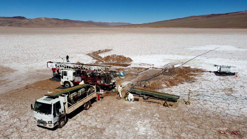 &copy; Reuters. FILE PHOTO: Alpha lithium employees work at the Tolillar salt flat, in Salta, Argentina August 13, 2021. Picture taken with a drone August 13, 2021. REUTERS/Miguel Lo Bianco/File Photo