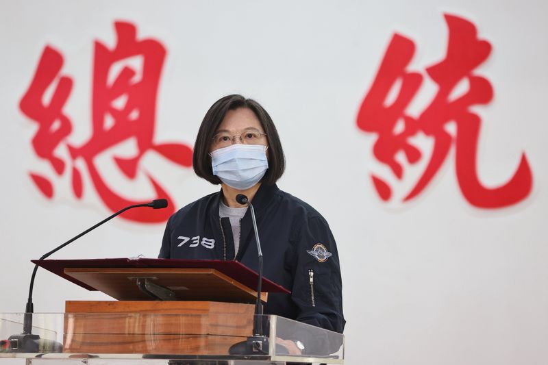 &copy; Reuters. FILE PHOTO: Taiwan's President Tsai Ing-wen makes a speech during her visit to a military base in Tainan, Taiwan, January 15, 2021. REUTERS/Ann Wang