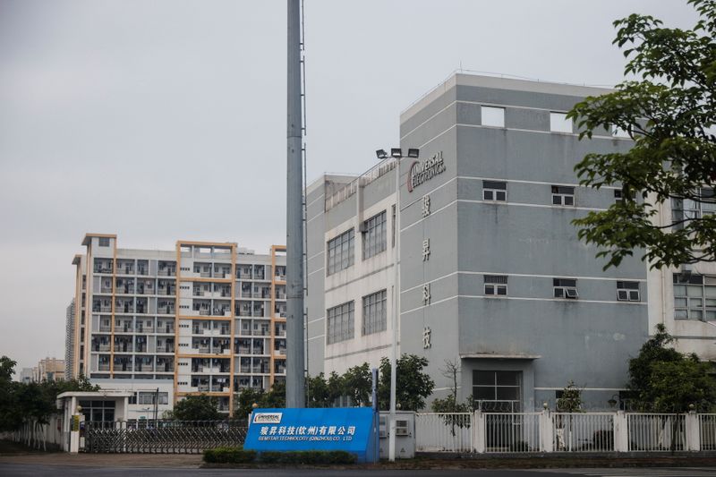&copy; Reuters. Una vista general muestra una planta de fabricación de Universal Electronics Inc en Qinzhou, Región Autónoma de Guangxi, China, 13 de abril de 2021. REUTERS/Thomas Peter