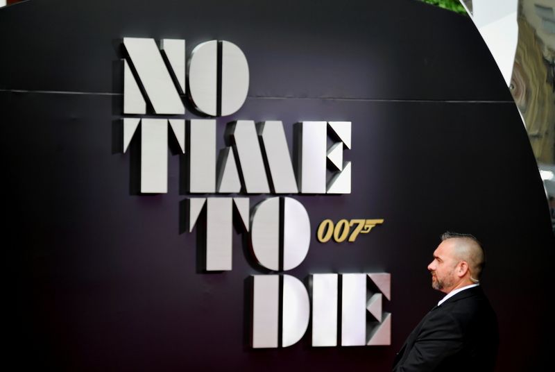 &copy; Reuters. FOTO DE ARCHIVO: La premiere mundial de  "No Time To Die" en Londres, Gran Bretaña, 28 de septiembre del 2021. REUTERS/Toby Melville