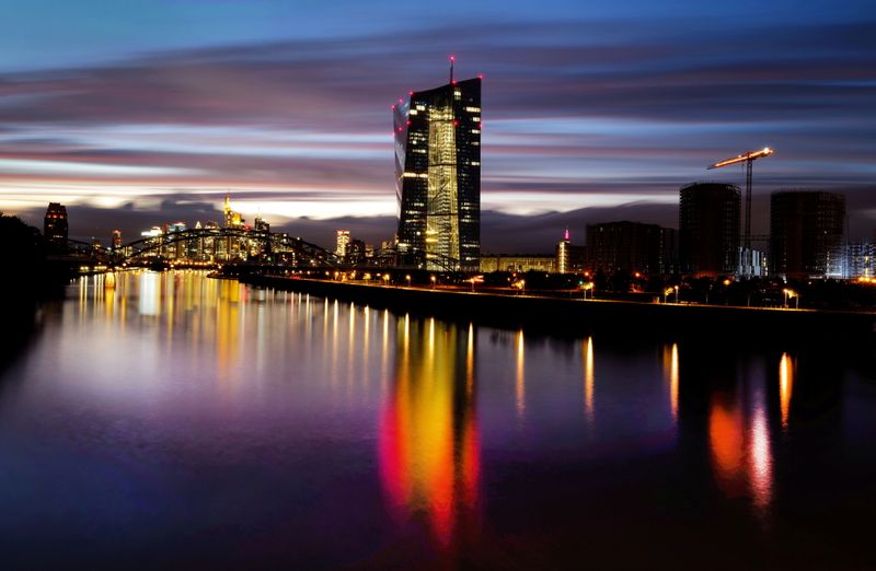 © Reuters. FILE PHOTO: The skyline with the banking district and the headquarters of the European Central Bank (ECB) are photographed in Frankfurt, Germany, October 4, 2021. REUTERS/Kai Pfaffenbach/File Photo