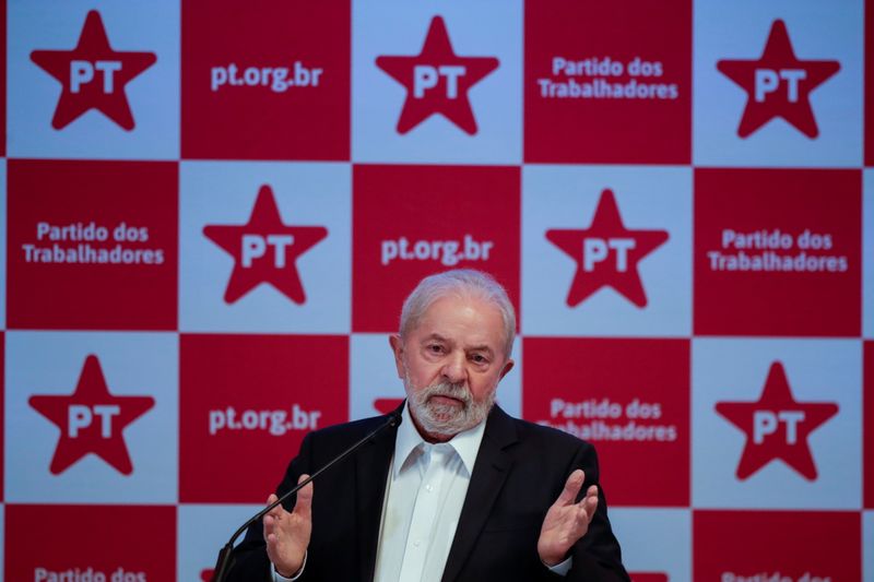 &copy; Reuters. Ex-presidente Luiz Inácio Lula da Silva durante entrevista coletiva em Brasília
08/10/2021 REUTERS/Ueslei Marcelino