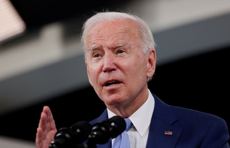 &copy; Reuters. U.S. President Joe Biden delivers remarks on the economy and the Labor Department's September jobs report in the Eisenhower Executive Office Building's South Court Auditorium at the White House in Washington, U.S., October 8, 2021. REUTERS/Evelyn Hockstei