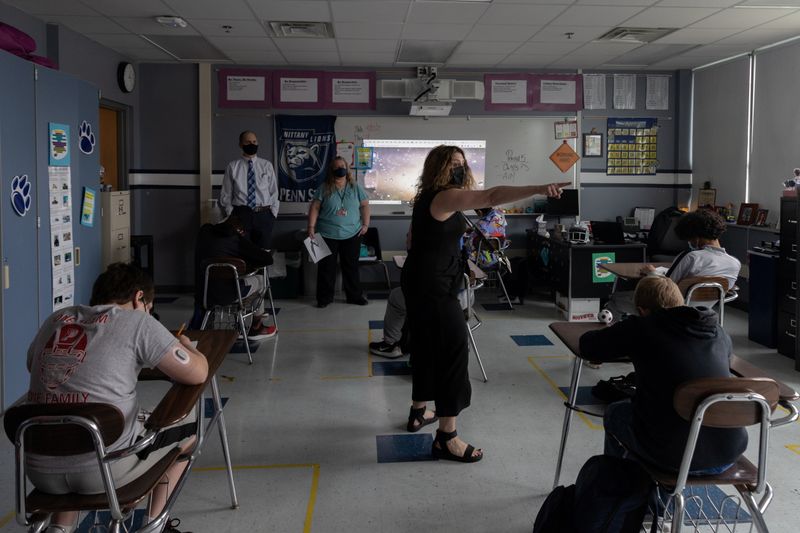 &copy; Reuters. La pandémie de COVID-19 a entraîné une progression spectaculaire des troubles anxieux et dépressifs majeurs dans le monde, en particulier chez les femmes et les jeunes, montre une étude publiée vendredi dans la revue The Lancet. /Photo d'archives/RE