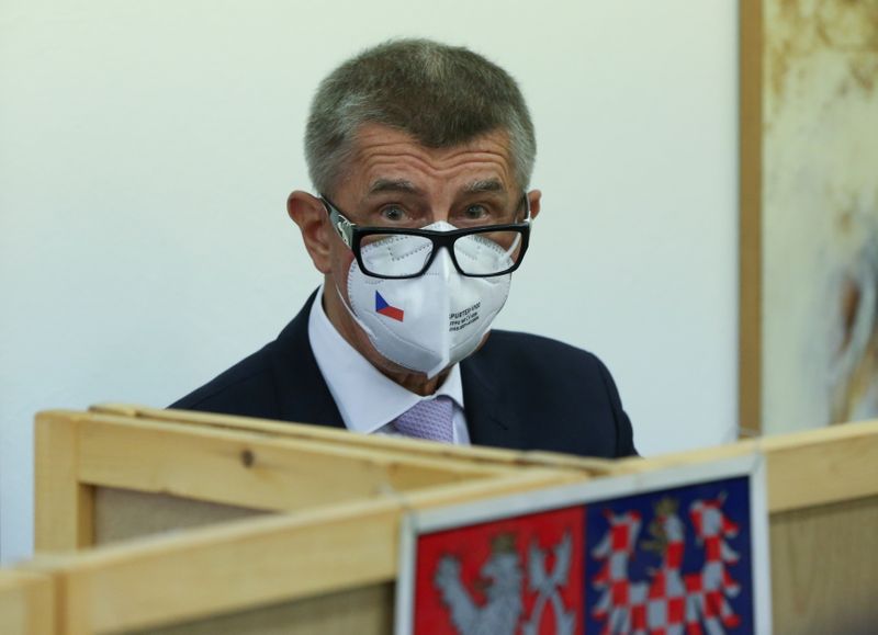 &copy; Reuters. ANO, le parti du Premier ministre sortant Andrej Babis, est arrivé en tête des législatives organisées vendredi et samedi en République tchèque, selon des résultats partiels et des projections des médias. /Photo prise le 8 octobre 2021/REUTERS/Ber