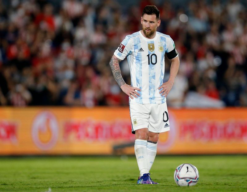 &copy; Reuters. Oct 7, 2021 
Foto de archivo del capitán de Argentina Lionel Messi en el choque ante Paraguay en Asunción por la eliminatoria sudamericana al Mundial 2022. 
REUTERS/Cesar Olmedo