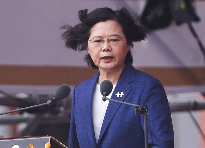 &copy; Reuters. رئيسة تايوان تساي إنج وين تلقي كلمة بمناسبة العيد الوطني في تايبه يوم الأحد. تصوير: آن وانغ - رويترز. 
