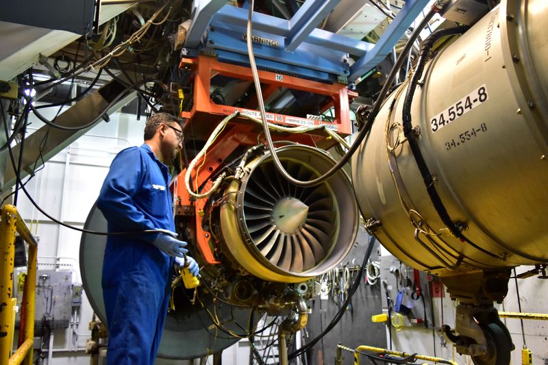 &copy; Reuters. FILE PHOTO: An aircraft engine is being tested at Honeywell Aerospace in Phoenix, Arizona, U.S. on September 6, 2016. Picture taken on September 6, 2016.   REUTERS/Alwyn Scott