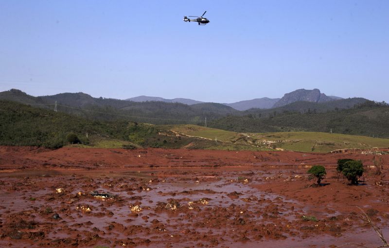 &copy; Reuters. Distrito de Bento Rodrigues, em Mariana (MG), após rompimento de barragem da Samarco 
06/11/2015
REUTERS/Ricardo Moraes
