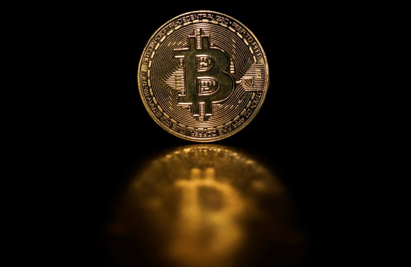 &copy; Reuters. A representation of the virtual cryptocurrency Bitcoin is seen in this picture illustration taken June 7, 2021.   REUTERS/Edgar Su/Illustration