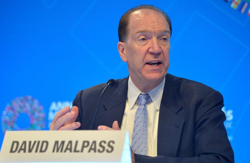© Reuters. World Bank President David Malpass responds to a question from a reporter during an opening press conference at the IMF and World Bank's 2019 Annual Fall Meetings of finance ministers and bank governors, in Washington, U.S., October 17, 2019.   REUTERS/Mike Theiler/Files