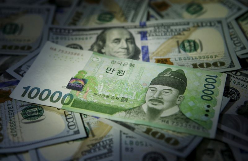 韓国中銀、予想通り金利据え置き　11月の追加利上げ示唆