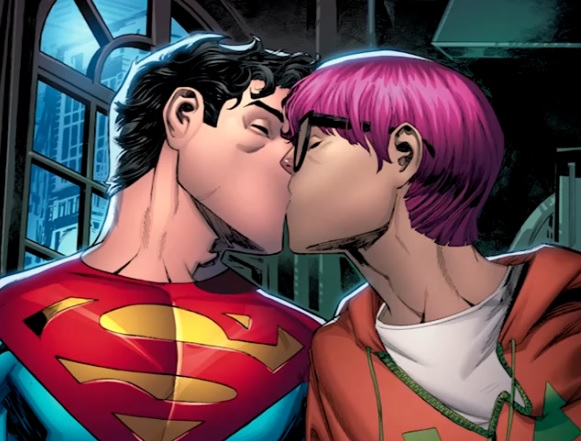 © Reuters. 　米出版社ＤＣコミックスは１１日、漫画「スーパーマン」の最新号で主人公ジョン・ケントがバイセクシュアル（両性愛者）であることが描かれると明らかにした。写真はコミックの１シーンを撮影いた動画から（２０２１年　ロイター）