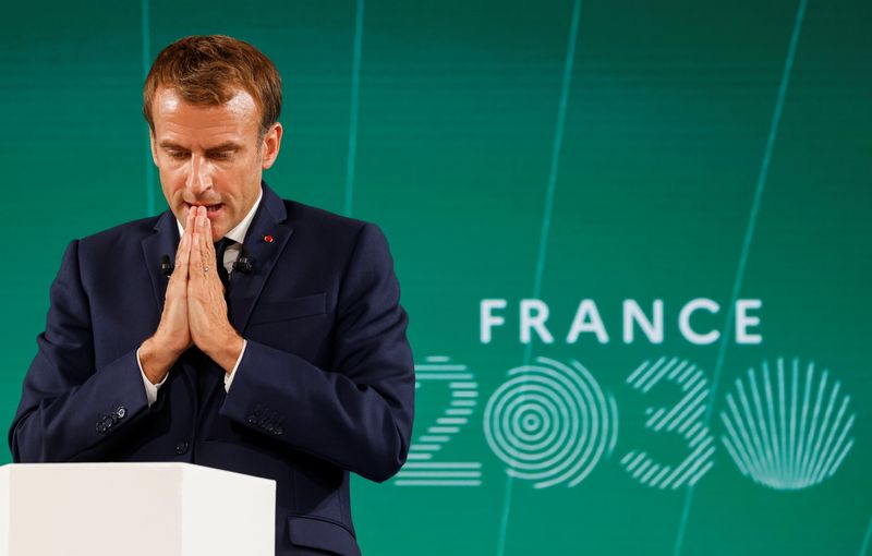 &copy; Reuters. El presidente francés Emmanuel Macron  durante la presentación del plan de inversión "Francia 2030" en el Palacio Presidencial del Elíseo en París, Francia, 12 de octubre de 2021. REUTERS/Ludovic Marin