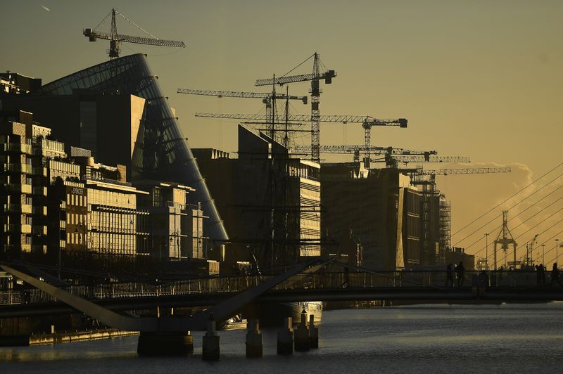 &copy; Reuters. FILE PHOTO: Construction cranes are seen at sunrise in the financial district of Dublin, Ireland October 18, 2018. REUTERS/Clodagh Kilcoyne
