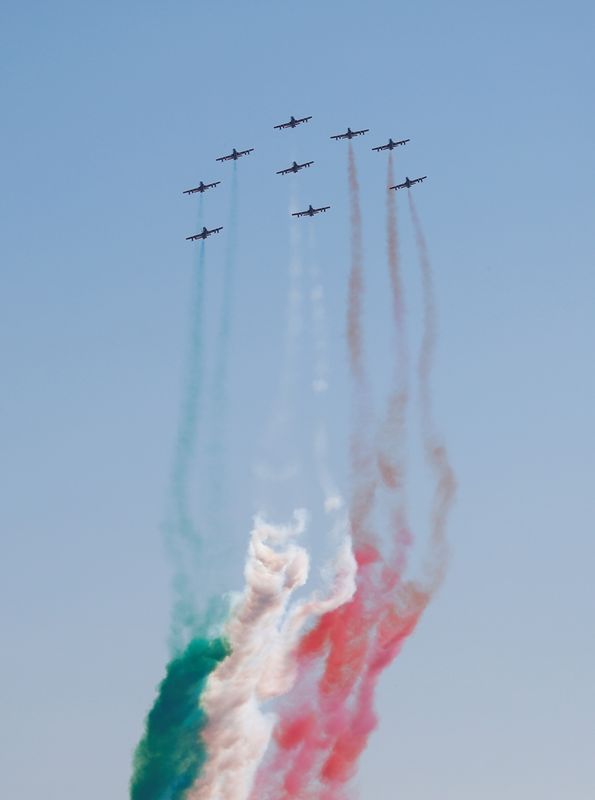 &copy; Reuters. Bandiera italiana disegnata in cielo dalle frecce tricolore. Roma 30 marzo 2021  REUTERS/Guglielmo Mangiapane
