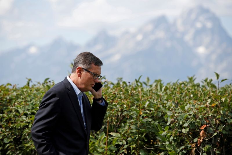 &copy; Reuters. FILE PHOTO: Federal Reserve Vice Chair Richard Clarida talks on the phone during the three-day "Challenges for Monetary Policy" conference in Jackson Hole, Wyoming, U.S., August 23, 2019. REUTERS/Jonathan Crosby 