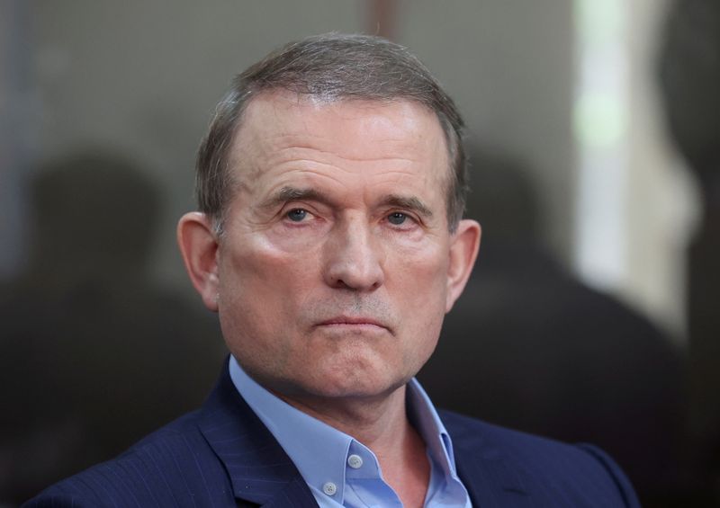 &copy; Reuters. FILE PHOTO: Viktor Medvedchuk, leader of Opposition Platform - For Life political party, attends a court hearing in Kyiv, Ukraine May 13, 2021. REUTERS/Serhii Nuzhnenko/File Photo
