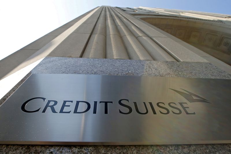 &copy; Reuters. FOTO DE ARCHIVO: Un rótulo de Credit Suisse en el exterior de su sede en Manhattan, Nueva York, 1 de septiembre de 2015. REUTERS/Mike Segar