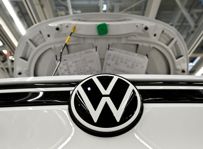 &copy; Reuters. Foto de archivo de un auto de eléctrico de Volkswagen en la fábrica de Zwickau, en Alemania. 
Sep 18. REUTERS/Matthias Rietschel 
