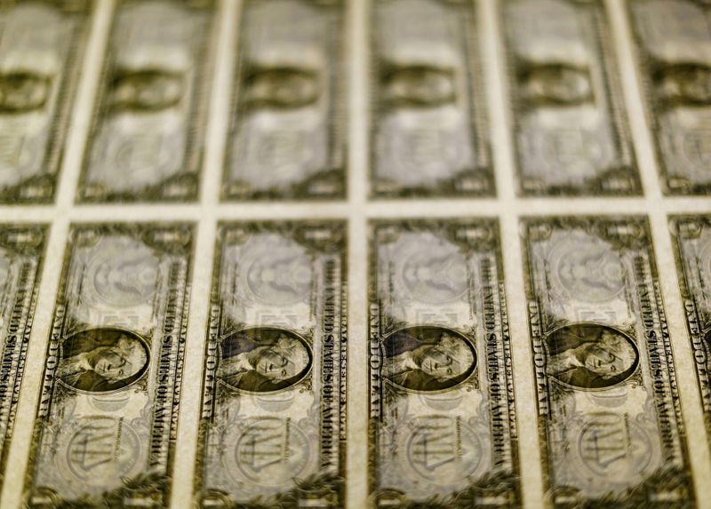 &copy; Reuters. FILE PHOTO: U.S. dollar bills are seen on a light table at the Bureau of Engraving and Printing in Washington, November 14, 2014. REUTERS/Gary Cameron 