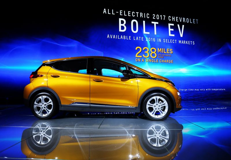 © Reuters. FILE PHOTO: The Chevrolet Bolt EV is pictured at the 2016 Los Angeles Auto Show in Los Angeles, California, U.S November 16, 2016.   REUTERS/Mike Blake