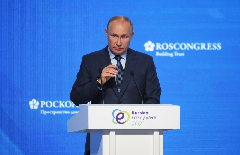 &copy; Reuters. Foto del miércoles del presidente de Rusia, Vladimir Putin, hablando en un foro sobre energía en Moscú