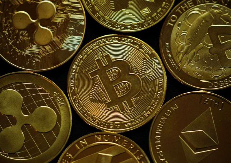 © Reuters. FILE PHOTO: A representation of the virtual cryptocurrency Bitcoin is seen in this picture illustration taken June 14, 2021. REUTERS/Edgar Su/Illustration