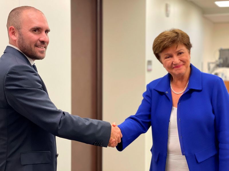 &copy; Reuters. Ministro Guzmán e Georgieva, do FMI, em Washington
 12/10/2021 Ministerio de Economia/Handout via REUTERS 