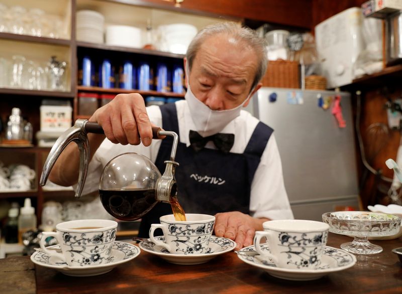 &copy; Reuters. Shizuo Mori, the owner of Heckeln coffee shop pours coffee into a cup after brewing coffee with a Syphon coffee maker at his shop in Tokyo, Japan, October 8, 2021. REUTERS/Kim Kyung-Hoon