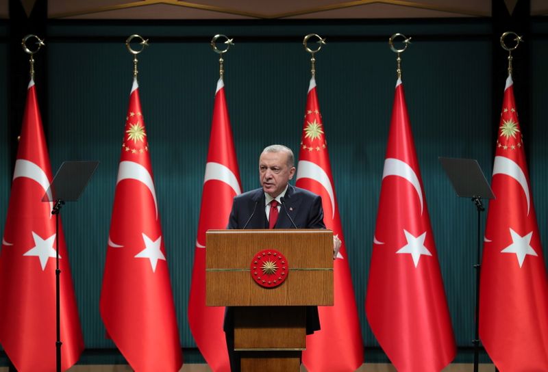 &copy; Reuters. Il presidente turco Tayyip Erdogan durante una conferenza stampa a seguito di una riunione di gabinetto ad Ankara, in Turchia, l'11 ottobre 2021. Ufficio stampa presidenziale/dispensa tramite REUTERS  
