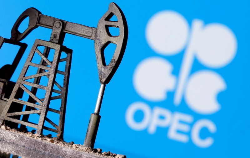 &copy; Reuters. FILE PHOTO: A 3D-printed oil pump jack is seen in front of a displayed OPEC logo in this illustration picture, April 14, 2020. REUTERS/Dado Ruvic/File Photo