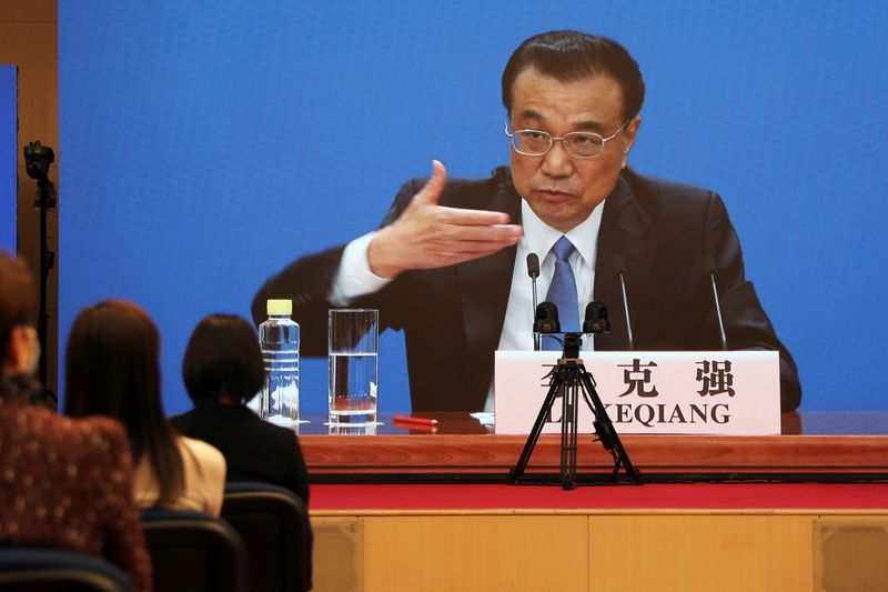 &copy; Reuters. FILE PHOTO: Chinese Premier Li Keqiang is seen on a screen during a news conference held via video link, following the closing session of the National People's Congress (NPC) in Beijing, China March 11, 2021. REUTERS/Martin Pollard
