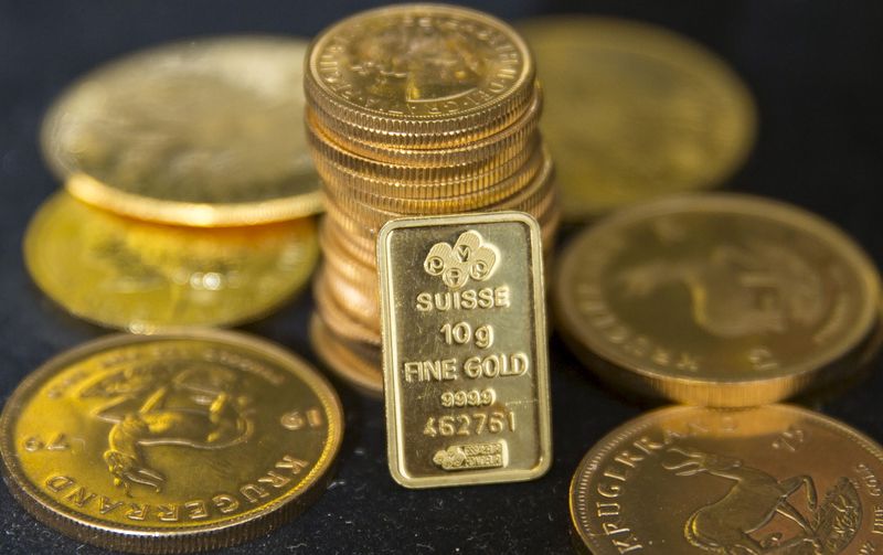 &copy; Reuters. Gold bullion is displayed at Hatton Garden Metals precious metal dealers in London, Britain July 21, 2015. Gold was on the brink of five year lows on Tuesday, with more losses expected in the coming months following Monday's "bear raid" when sellers dumpe