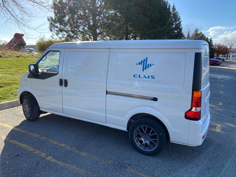 &copy; Reuters. FILE PHOTO: An Electric Last Mile Solutions UD-1 electric commercial van is seen in Auburn Hills, Michigan, U.S., in this undated photo. REUTERS/Ben Klayman