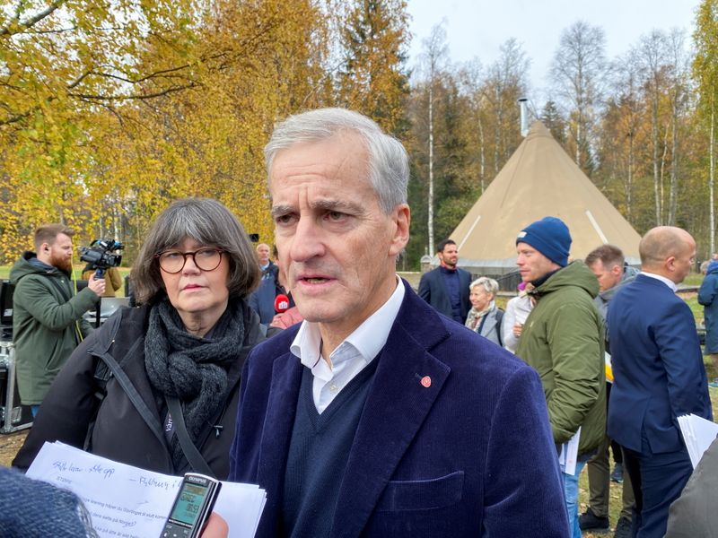 &copy; Reuters. Norway's incoming Prime Minister and Labour leader Jonas Gahr Stoere speaks to a member of the media at a presentation of the incoming government's policies, in Hurdal, Norway October 13, 2021. REUTERS/Victoria Klesty