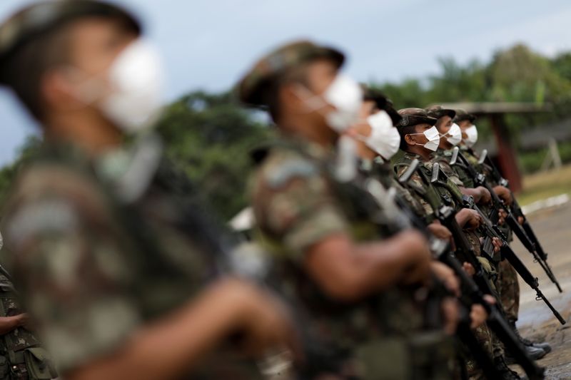 &copy; Reuters. Soldados do Exército antes de operação de patrulhamento da fronteira com a Colômbia em São Gabriel da Cachoeira, no Amazonas
02/03/2021 REUTERS/Ueslei Marcelino