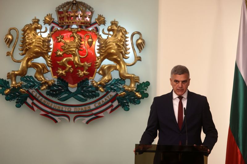 &copy; Reuters. FILE PHOTO: Newly appointed caretaker Prime Minister Stefan Yanev delivers his speech during an official ceremony in Sofia, Bulgaria, May 12, 2021. REUTERS/Stoyan Nenov