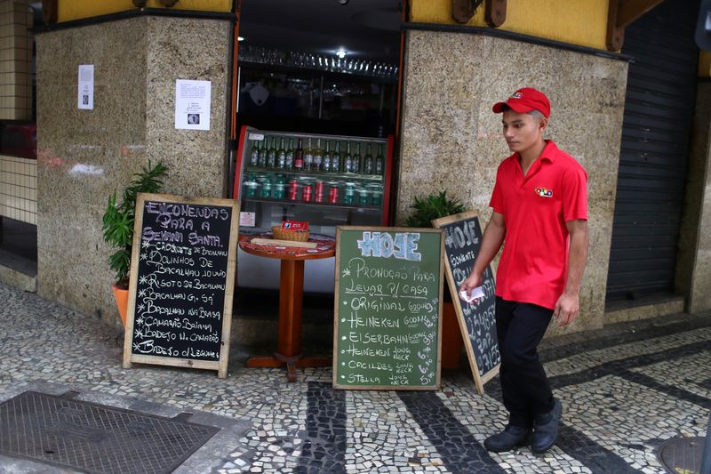 &copy; Reuters. Restaurante no Rio de Janeiro
 9/4/2020 REUTERS/Pilar Olivares
