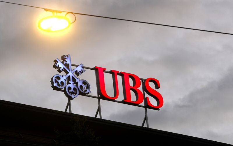 &copy; Reuters. FILE PHOTO: The logo of Swiss bank UBS is seen at a branch office in Zurich, Switzerland, June 22, 2020. REUTERS/Arnd Wiegmann  