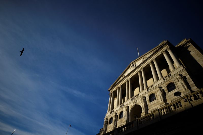 &copy; Reuters. FILE PHOTO: A bird flies past The Bank of England in the City of London, Britain, December 12, 2017. REUTERS/Clodagh Kilcoyne